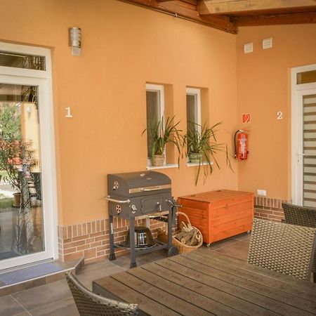 Oros House Apartmanhaz Орошхаза Экстерьер фото