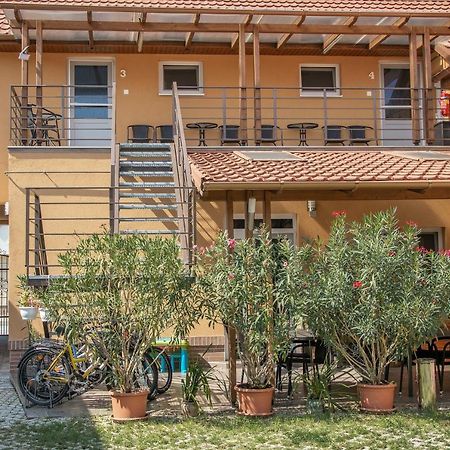 Oros House Apartmanhaz Орошхаза Экстерьер фото
