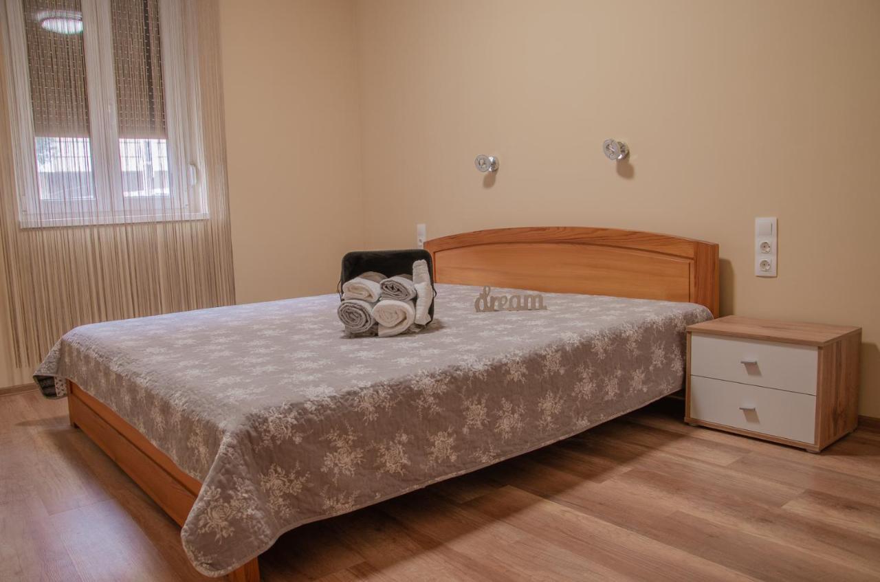 Oros House Apartmanhaz Орошхаза Экстерьер фото