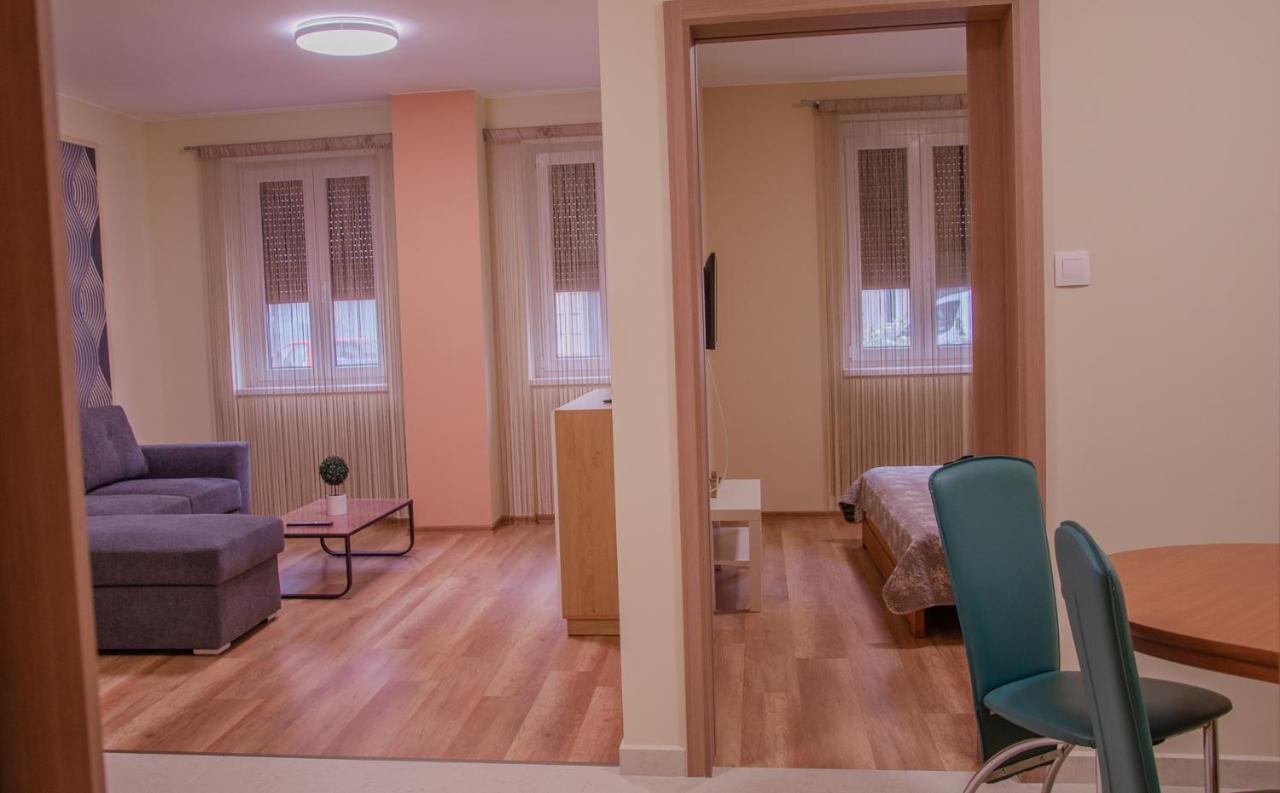 Oros House Apartmanhaz Орошхаза Экстерьер фото
