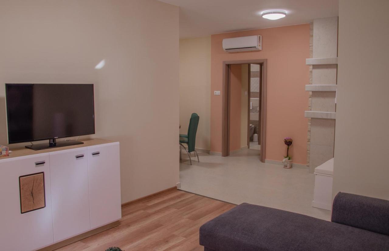 Oros House Apartmanhaz Орошхаза Экстерьер фото