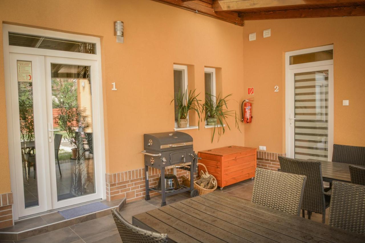 Oros House Apartmanhaz Орошхаза Экстерьер фото