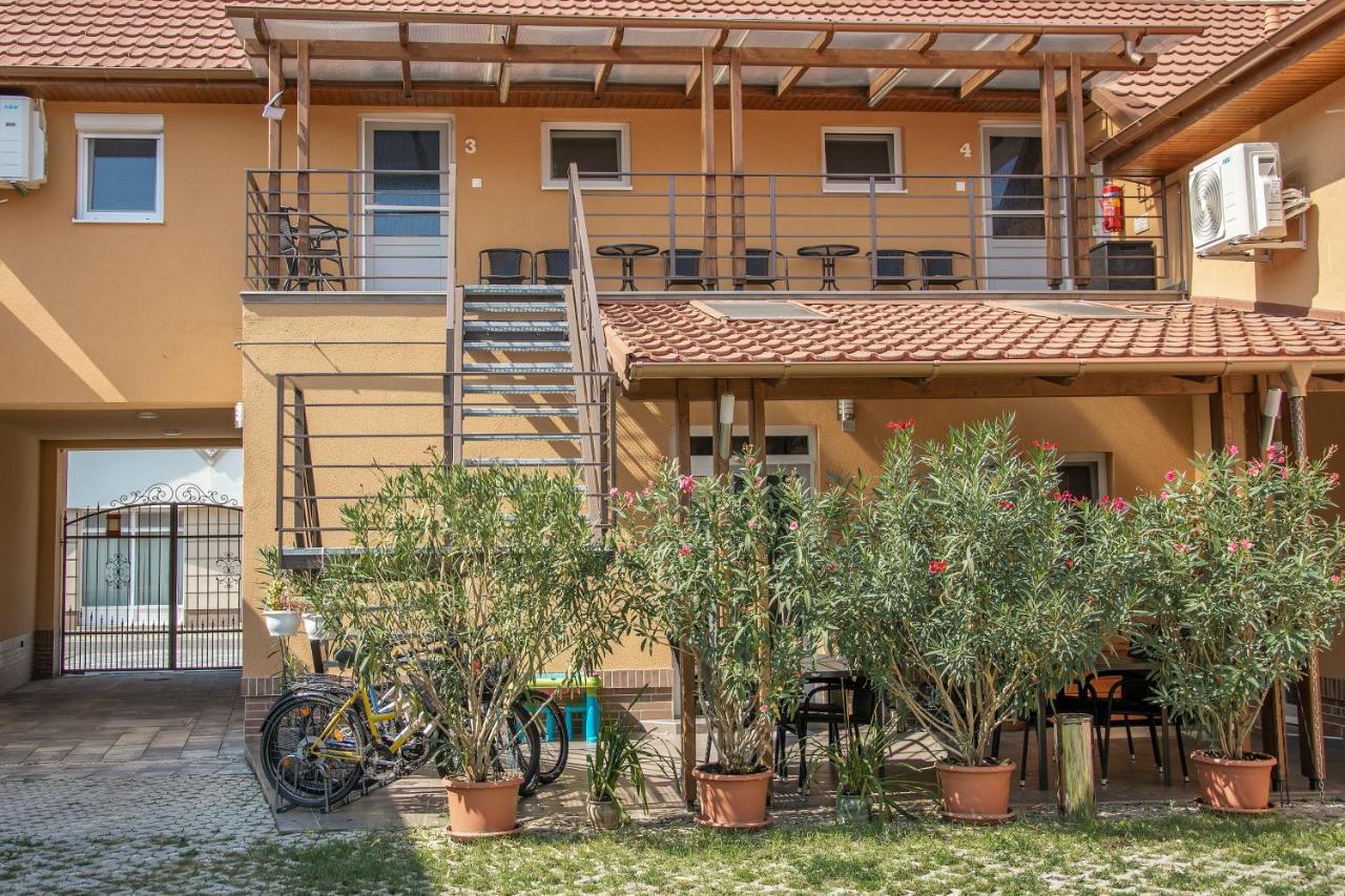 Oros House Apartmanhaz Орошхаза Экстерьер фото