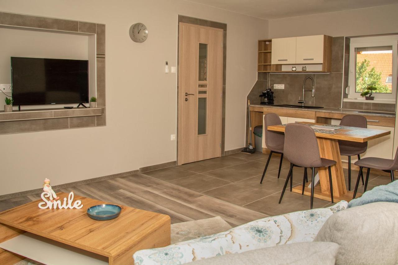 Oros House Apartmanhaz Орошхаза Экстерьер фото