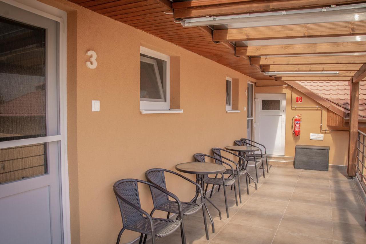 Oros House Apartmanhaz Орошхаза Экстерьер фото
