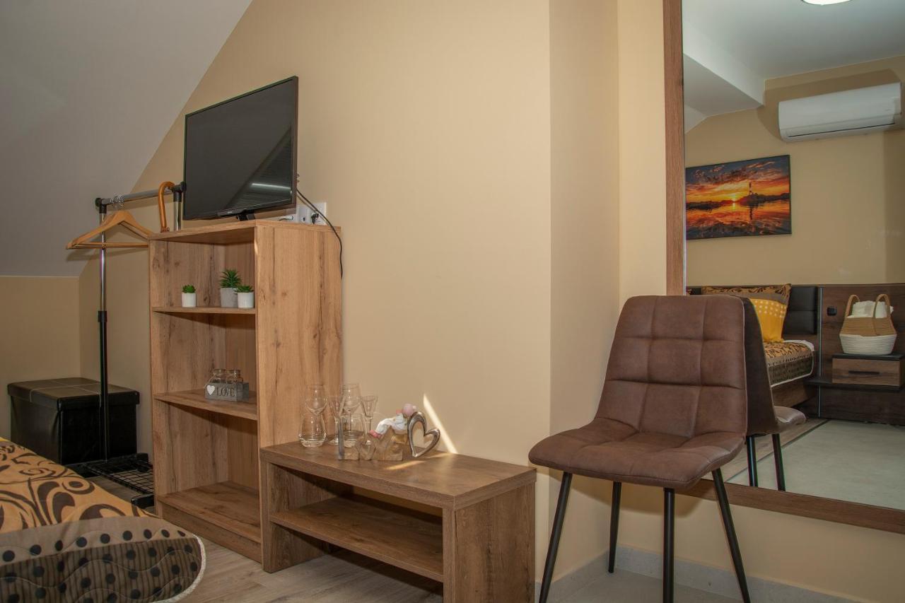 Oros House Apartmanhaz Орошхаза Экстерьер фото