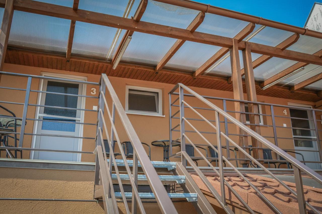 Oros House Apartmanhaz Орошхаза Экстерьер фото