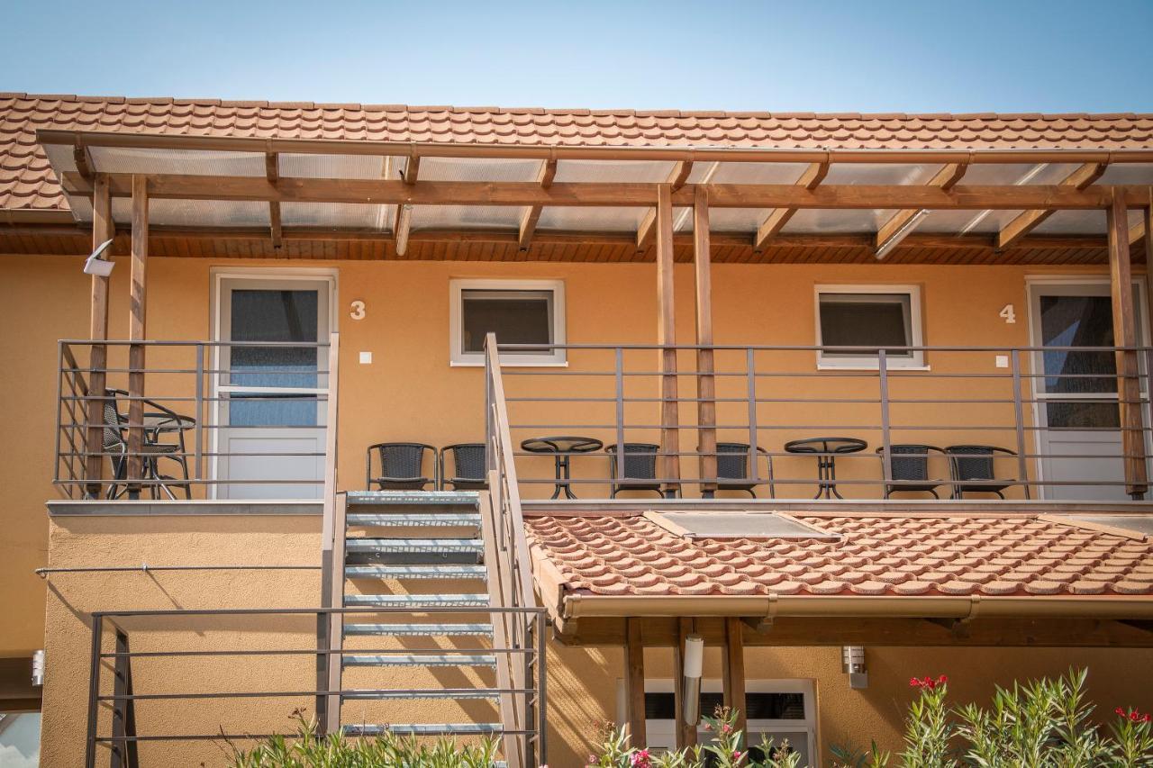 Oros House Apartmanhaz Орошхаза Экстерьер фото
